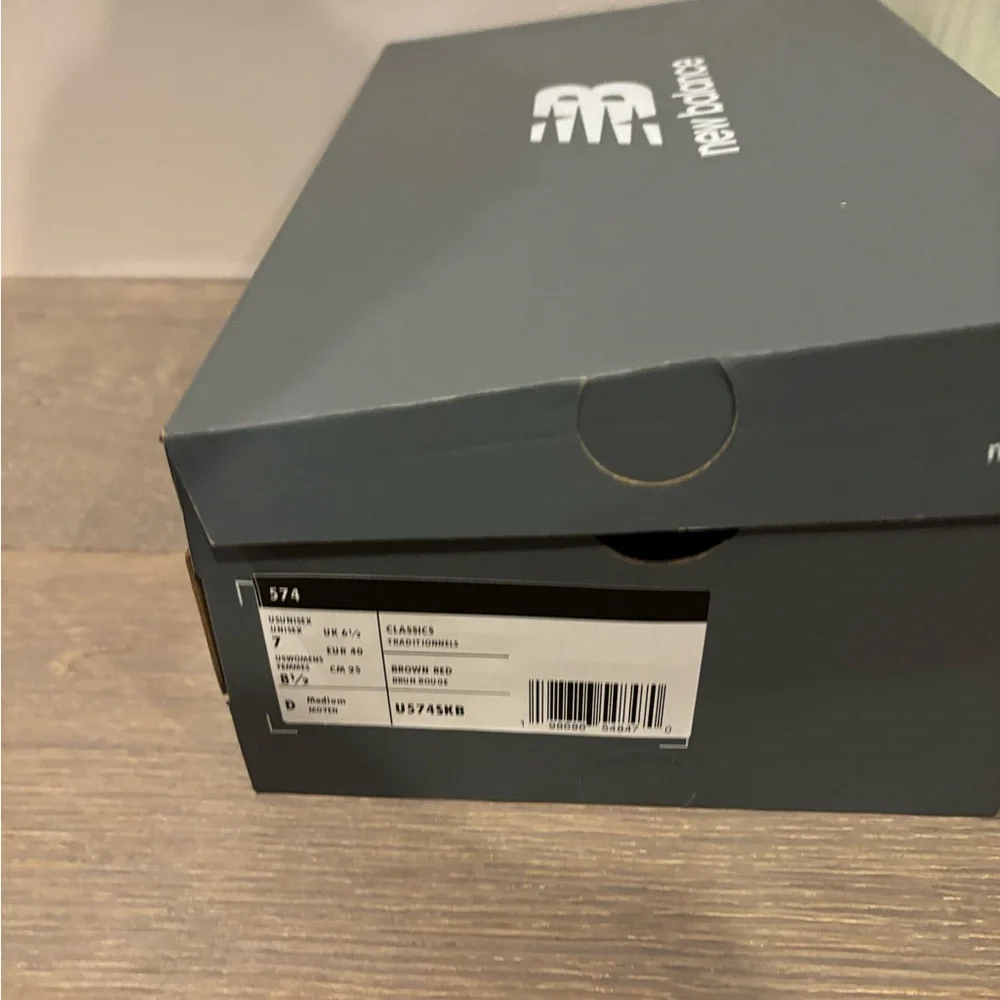 New Balance 574s in brown/maroon - Picture 2 of 6